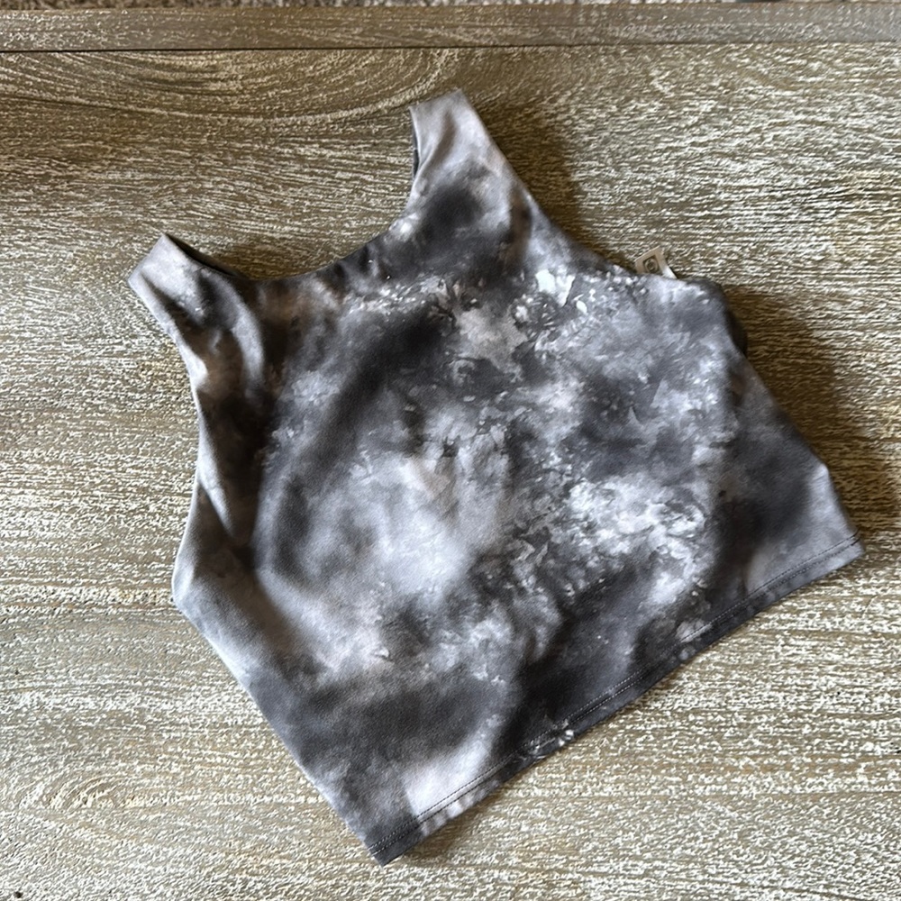 Athleta Conscious Crop D-DD. Xs. Black and gray tie dye. Great condition!